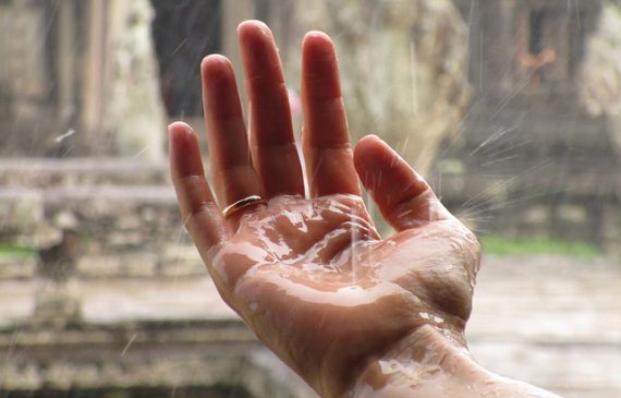 I love rain. What is the personality of a person who loves rainy days?